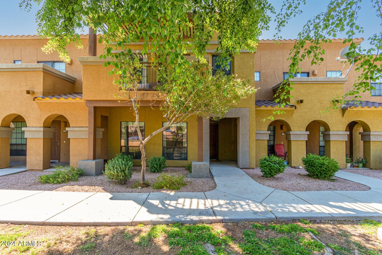 Foto principal - 1702 E Bell Rd