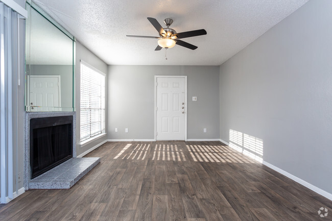 2HAB, 2BA - 832 ft² - Crossings at Irving Apartments