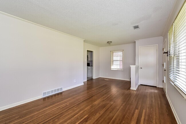 Foto del edificio - 1548 Dearing Rd