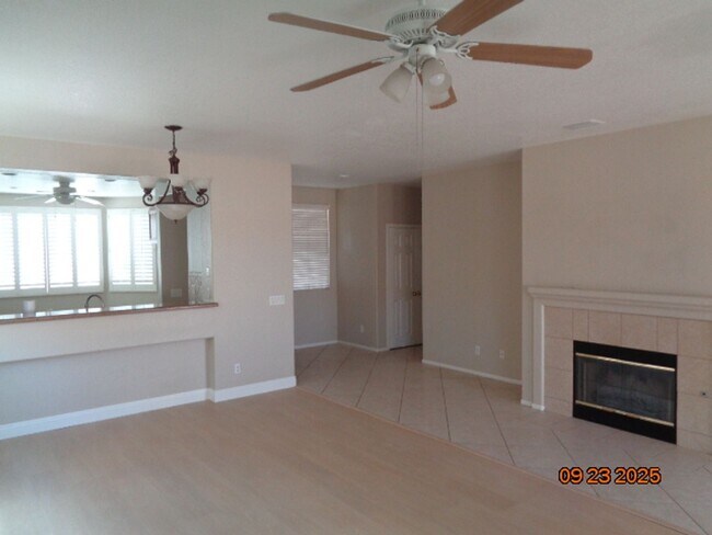 Foto del edificio - Beautiful One Story Offering 1559 sq. ft. ...