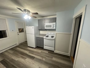 Building Photo - 4 Church St