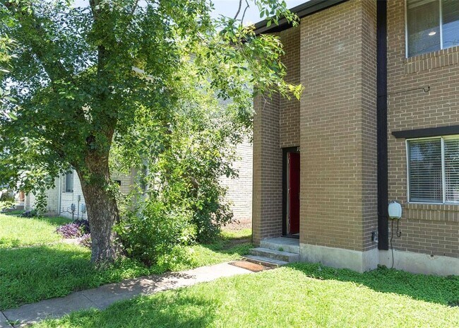 Building Photo - 8809 Dawnridge Cir