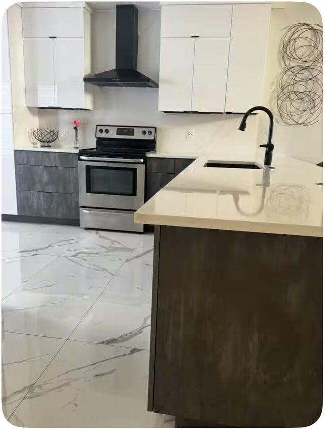 Foto del edificio - 266 Competition Dr