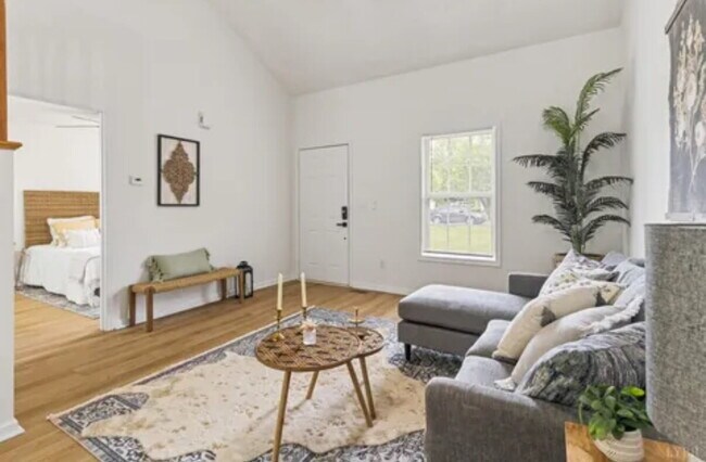 Foto del edificio - 3 Bedroom 2 Full Bath townhome in a Cul-de...