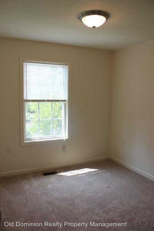 Building Photo - 3 br, 2.5 bath House - 1060 Wellington Drive