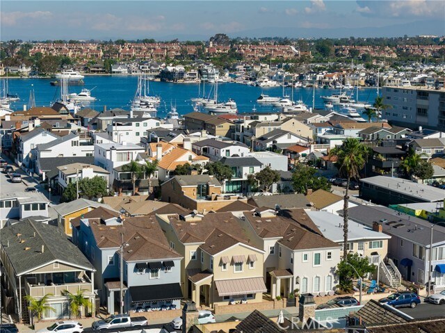 Foto del edificio - 208 E Balboa Blvd