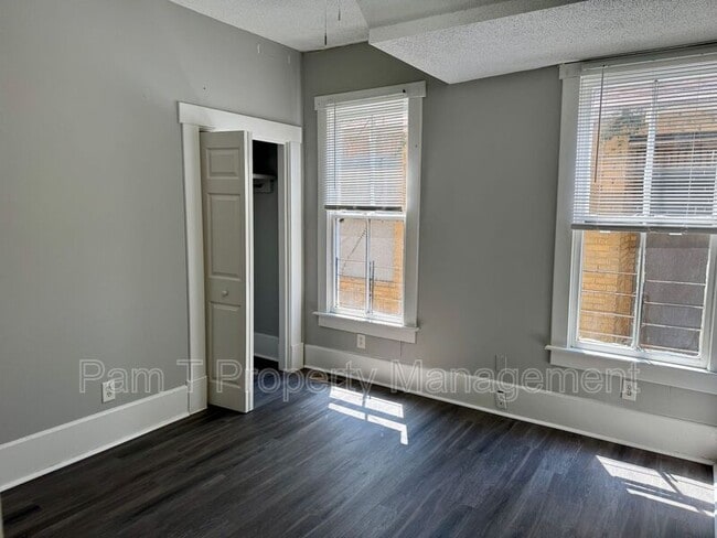 Foto del edificio - 527 E 38th lower