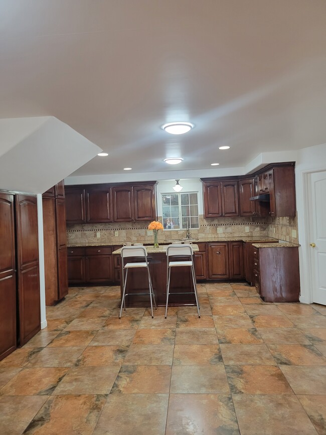 Full Kitchen with island and dinning area - 6161 Oak Crest Way