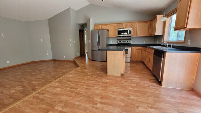 Foto del edificio - 1542 Hallmark Ave N.