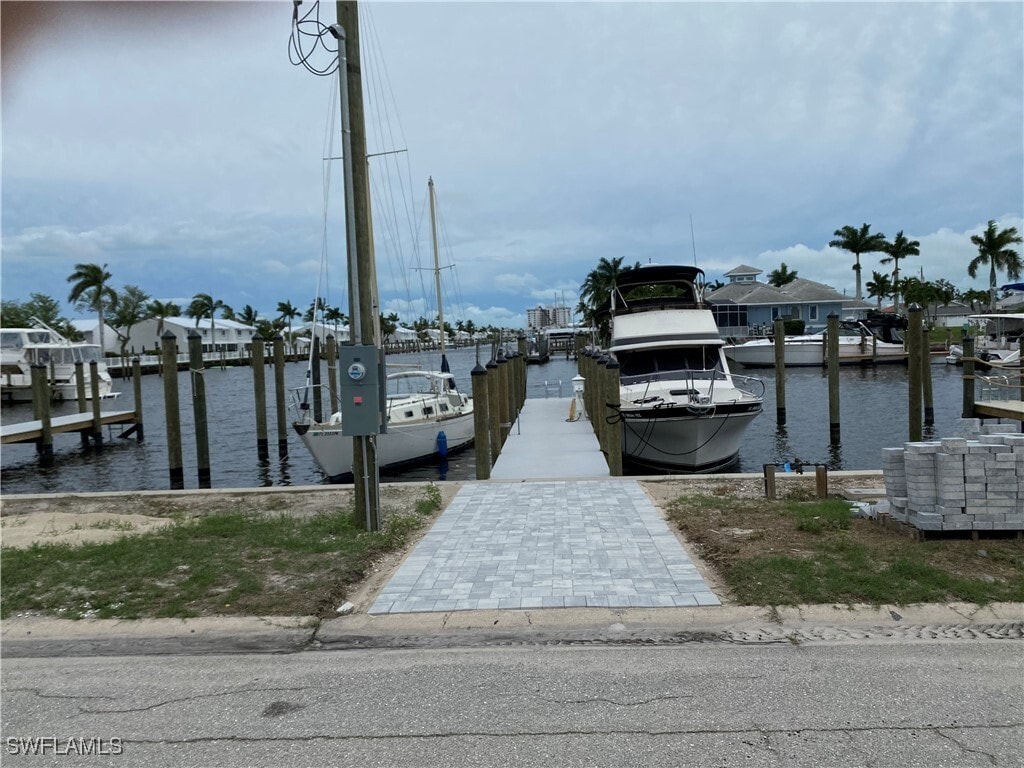 Building Photo - 12100 Siesta Dr