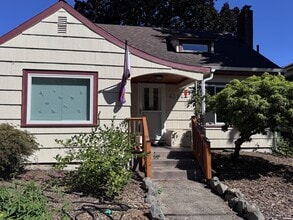 Building Photo - 4304 SE 30th Ave