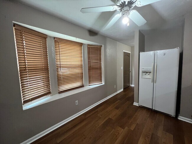 Foto del edificio - 121 Boardwalk Ln