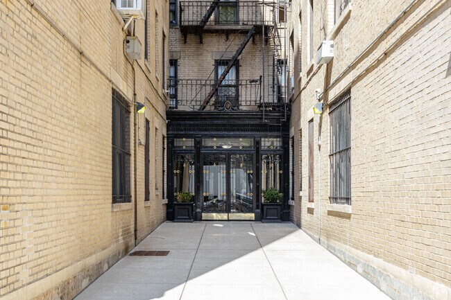 Foto del edificio - 69 Tiemann Pl