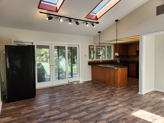 Building Photo - 13231 Lenfant Dr