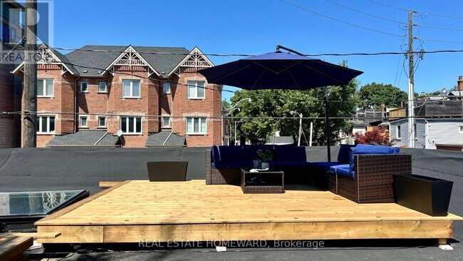 Building Photo - 1233 Dundas St E