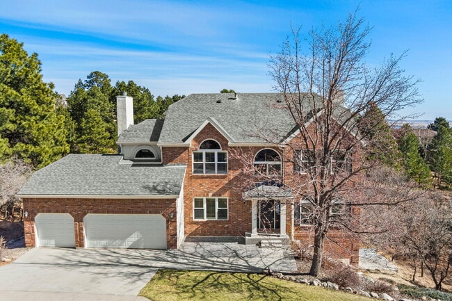 Foto del edificio - Luxury Living in Cheyenne Mountain – Minut...