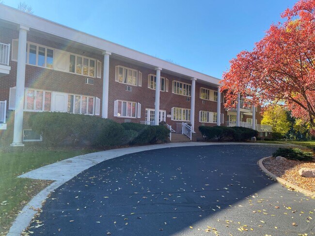 Building Photo - 6005 Eden Prairie Rd