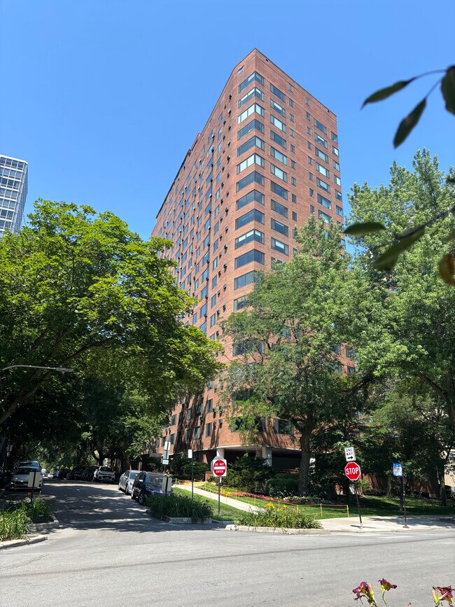 Foto del edificio - 3100 N Lake Shore Dr
