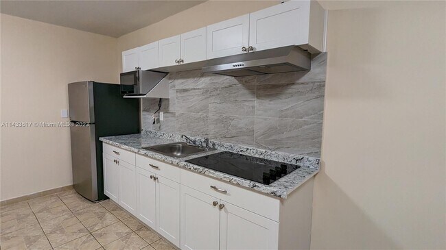 Building Photo - 6915 SW 136th Ct