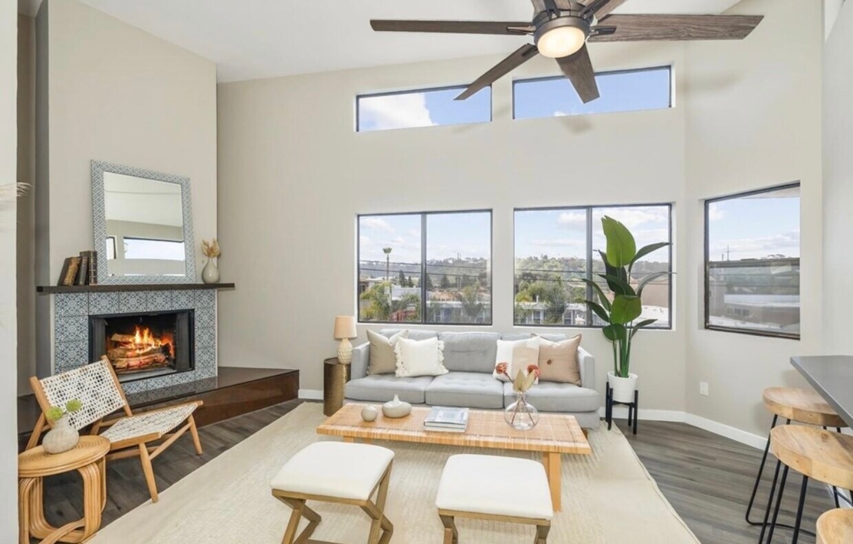 Location! Centrally located apartment in the heart of Mission Valley, San Diego. - 5736 Lauretta St