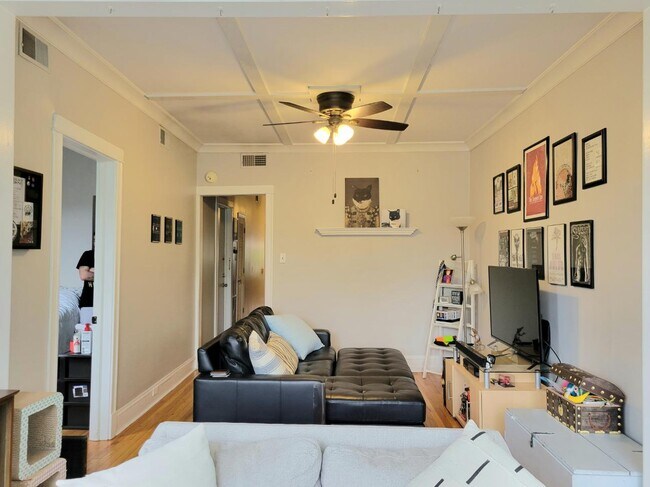 Foto del edificio - 2211 N Campbell Ave