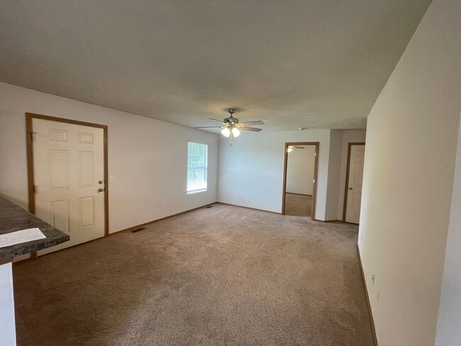 Building Photo - 3 Bedroom in Republic School District!