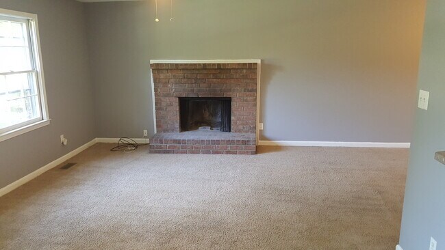 Building Photo - 4BR/2BA Split Level in Stone Mountain