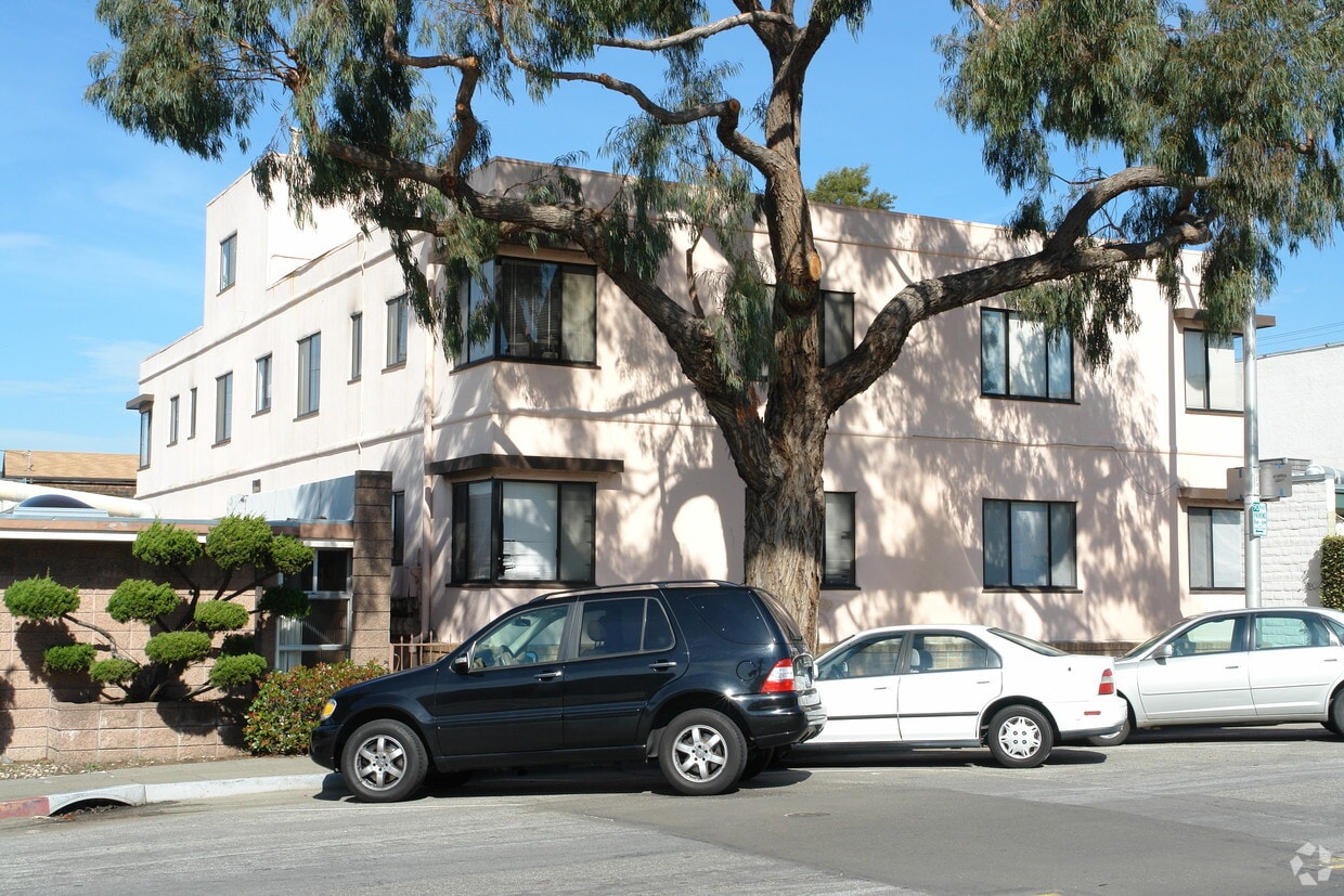 Building Photo - 1305 Solano Ave