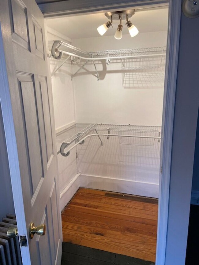 Foto del edificio - Large single-family home for rent less tha...