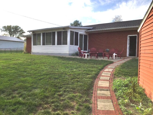 Building Photo - 294 Meadow Dr NE