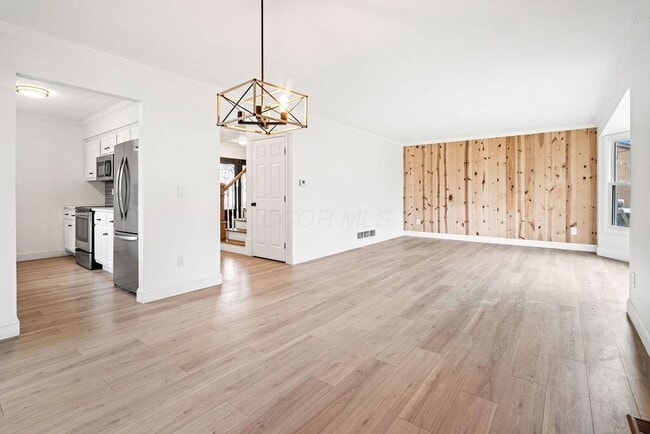 Building Photo - 39 Groton Dr