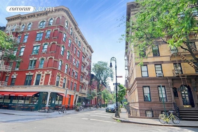 Building Photo - 56 Perry St