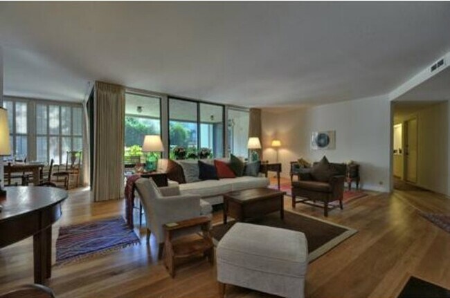 Foto del edificio - 300 Sand Hill Cir