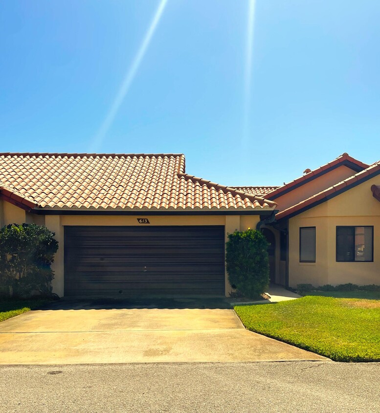 Foto principal - 613 Manatee Dr