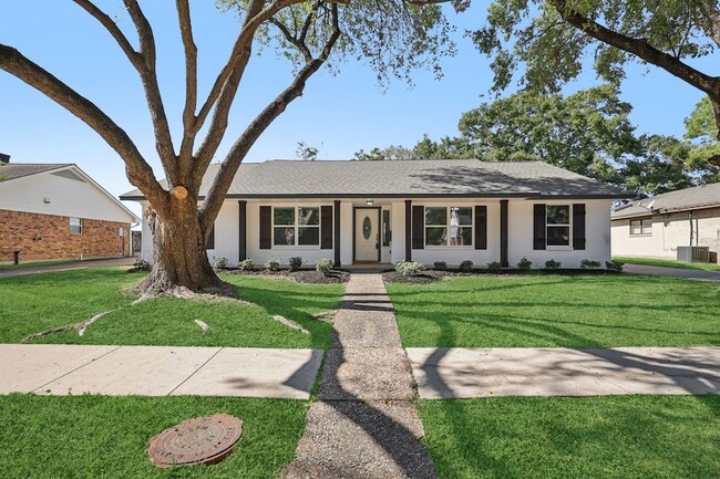 Foto del edificio - 15322 Torry Pines Rd