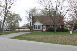 Building Photo - 397 Elaine Dr