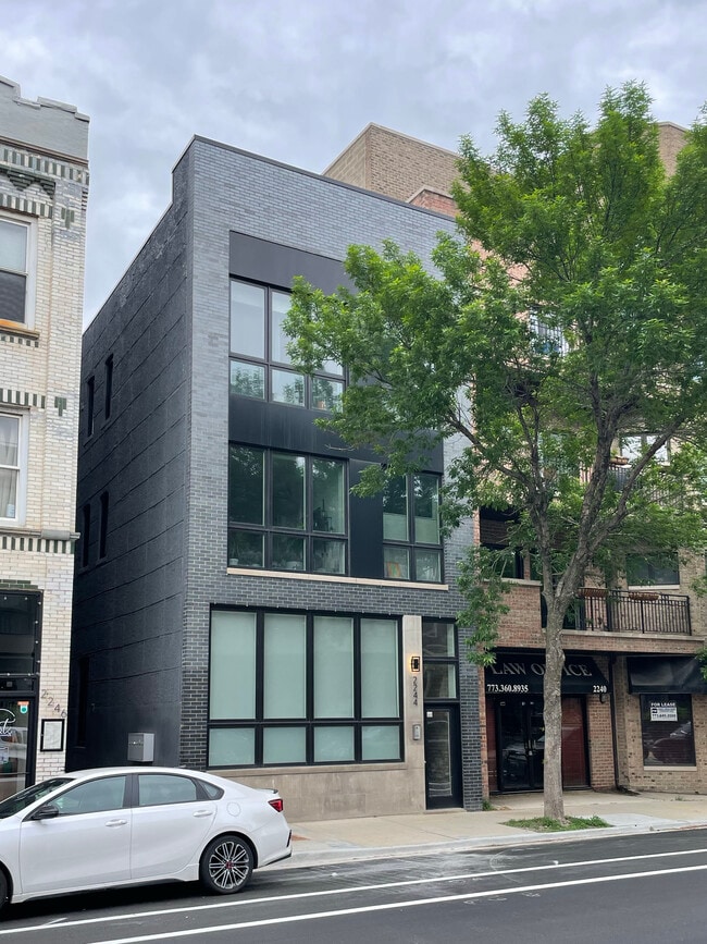 Foto del edificio - 2244 W Armitage Ave