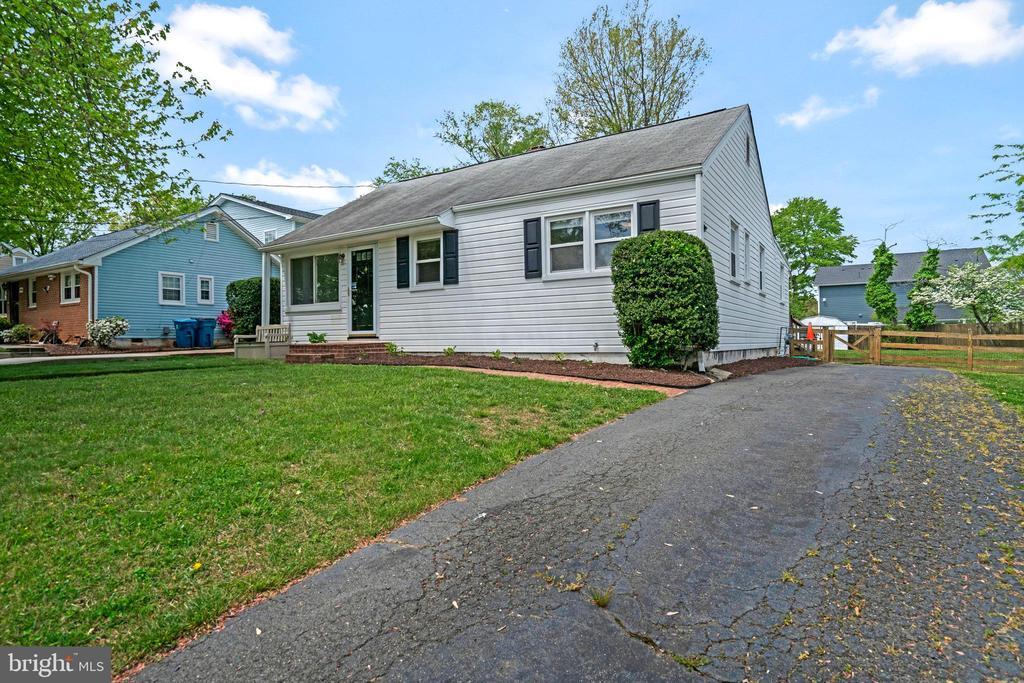 1934 Burfoot St, Pimmit Hills, VA 22043 House Rental in Pimmit Hills