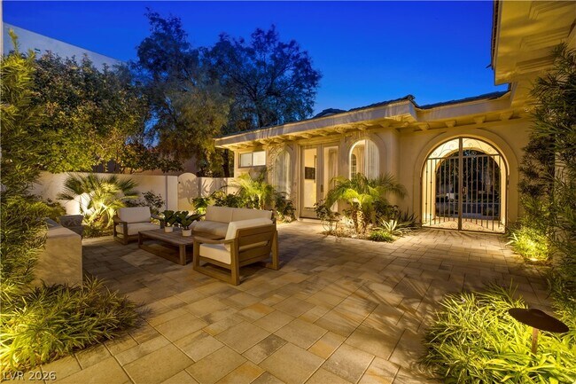 Foto del edificio - 9320 Tournament Canyon Dr