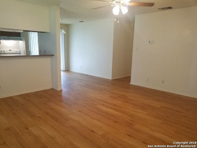 Foto del edificio - 8934 Golden Brook