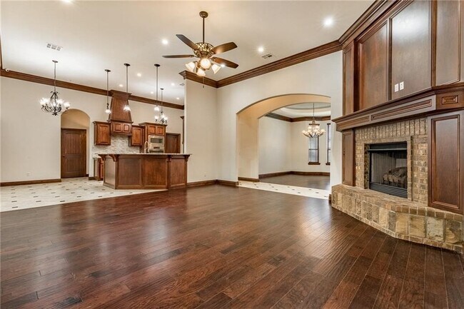 Building Photo - 1545 E Savannah Cir