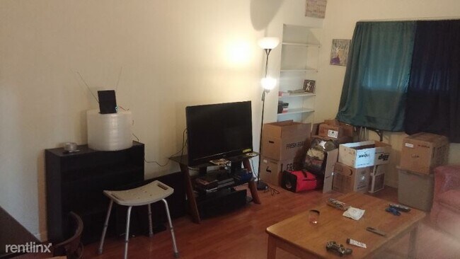 Building Photo - 2 br, 1 bath Apartment - 124 S 11th