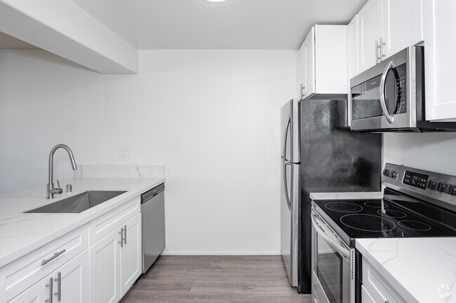 Studio, 1BA - 580SF - Kitchen - Park Stanton Place Senior Apartments