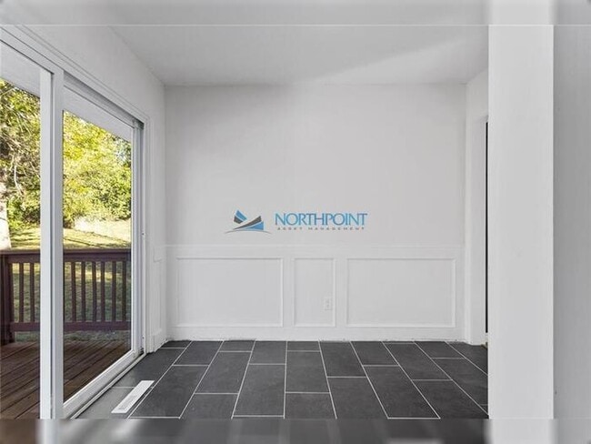 Foto del edificio - 4 bed, 2 bath, large backyard home AVAILABLE NOW!