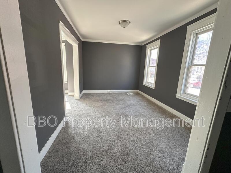 Primary Photo - 128 Dove St
