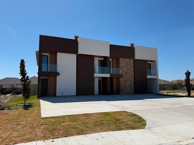 Building Photo - 1303 Leann Rimes Rd