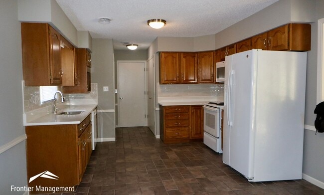 Building Photo - Newly Remodeled Home Near Cico Park