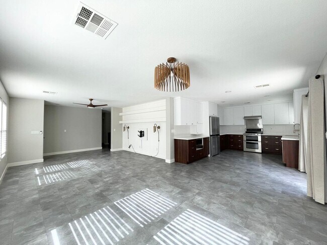 Foto del edificio - 1118 Majestic Canyon St