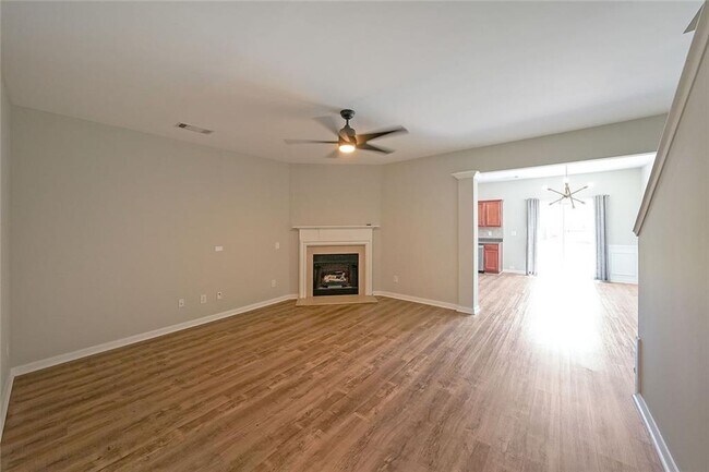 Foto del edificio - 2062 Lakeshore Overlook Dr