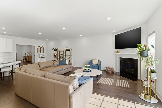 Building Photo - 1402 Journey Ave